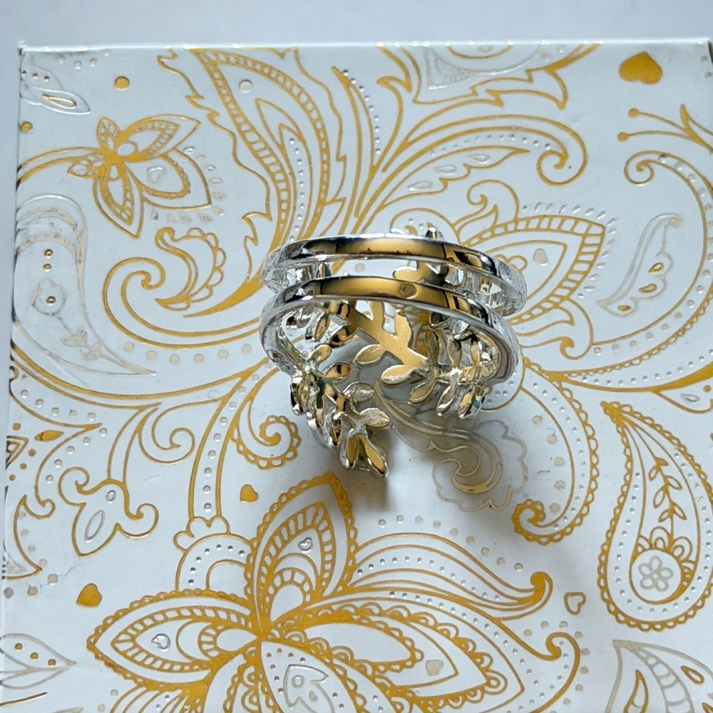 Charter Club Silver Crystal Leaf Ring Size 7 - Picture 3 of 4